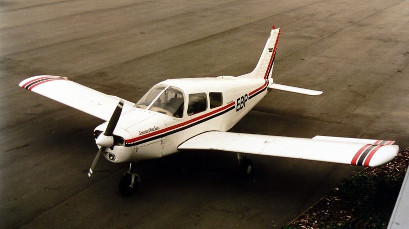 Piper Cherokee pa 28 авиамодель