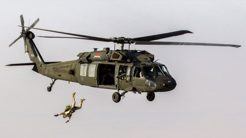 Чёрный ястреб вертолёт uh-60 Alpha Black Hawk