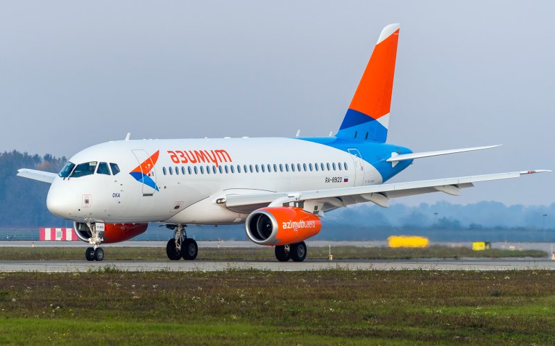 Самолёт SSJ-100 авиакомпании Азимут