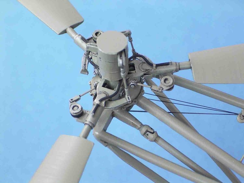 84051 Forza 700 Rotor head for sye12