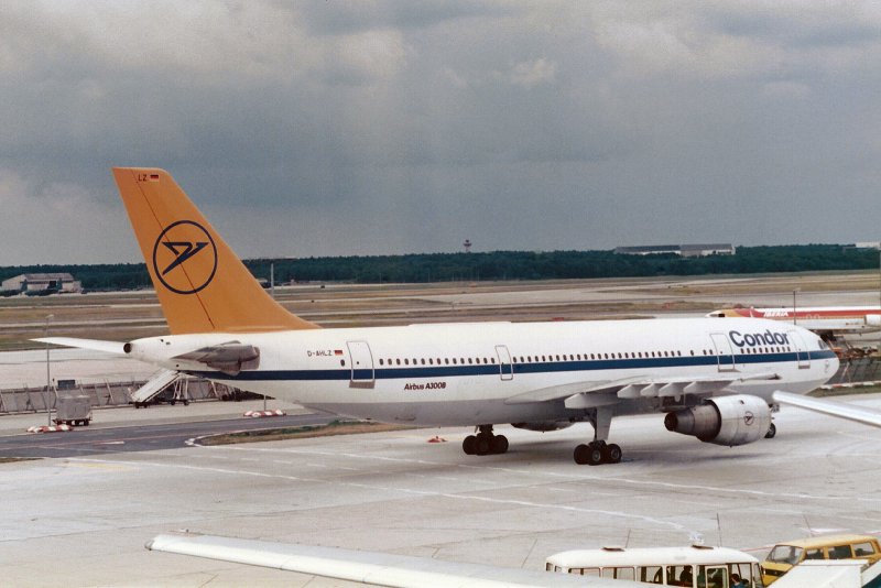 Pia Pakistan International Airlines Airbus a300b4 AP-Baz