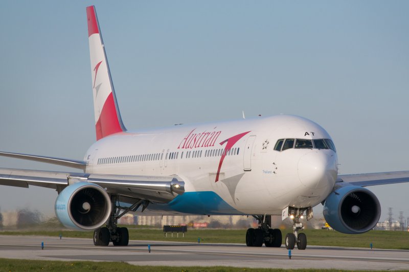 Austrian Airlines Боинг 767-300