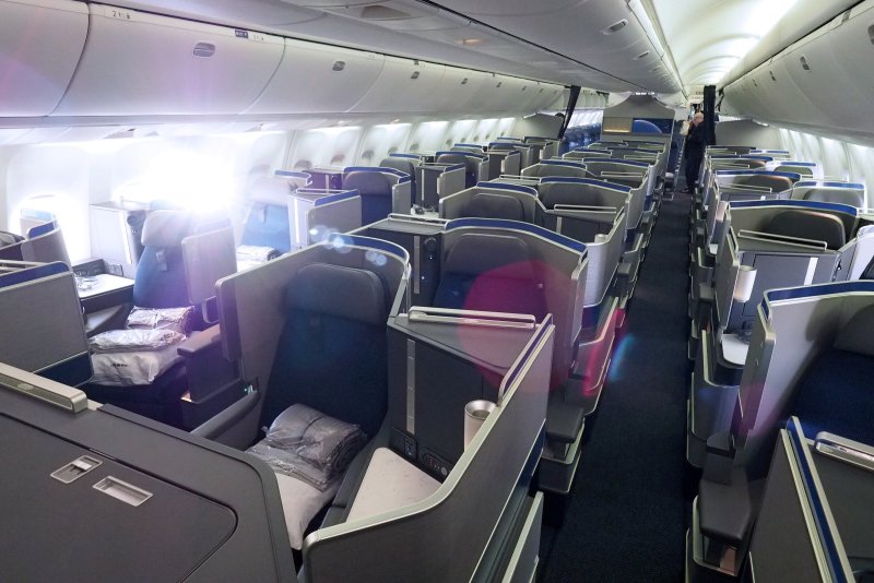 United Airlines Boeing 767-300 салон