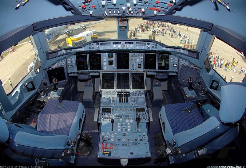 Кабина самолёта Аэробус а380