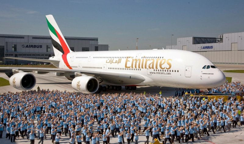 Двухпалубный Airbus a380 800