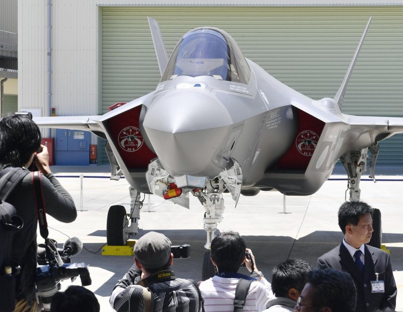F 35 Японии