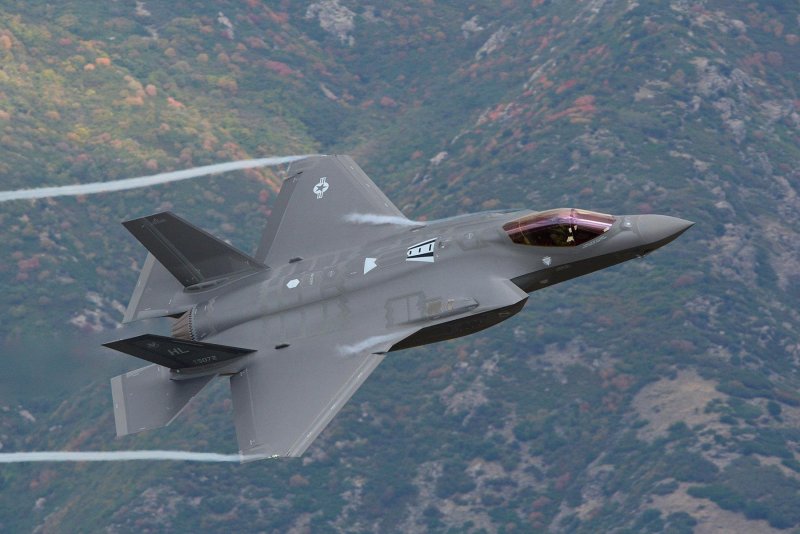Пропавшее звено истребителей f-2 Япония 1996 год
