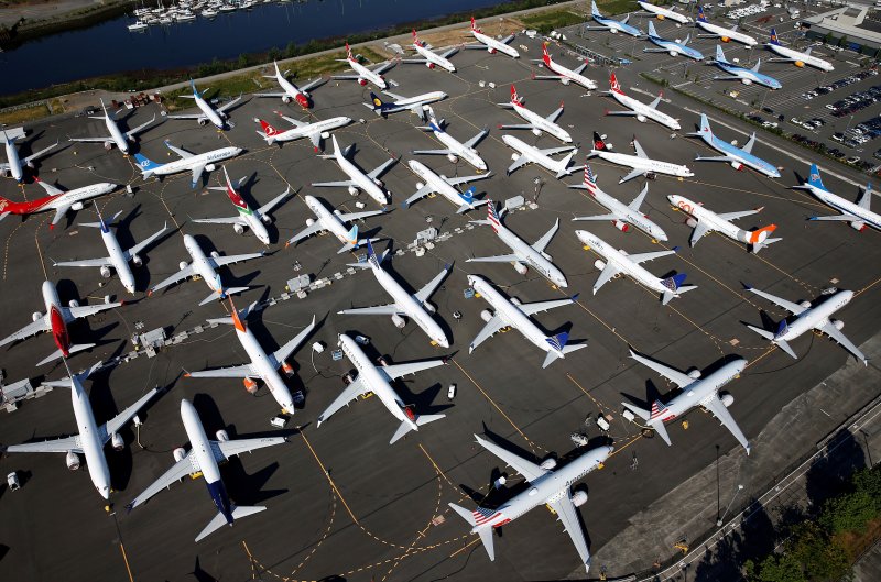 737 Max 8 в отстойнике