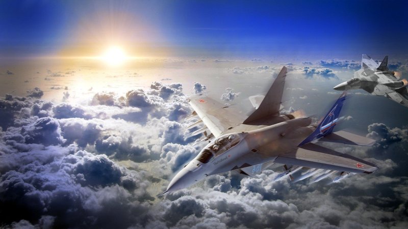 Военные истребители в небе