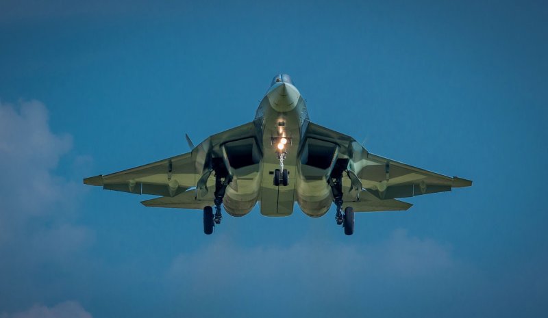 Су 57 вид спереди