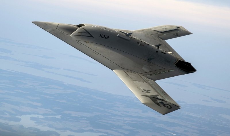 Дрон x-47b