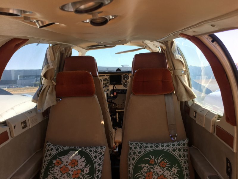 Beechcraft Baron кабина