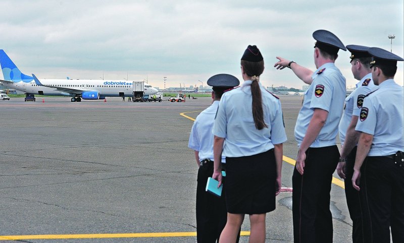 Полицейский в аэропорту