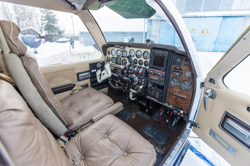Beechcraft Baron 58 салон