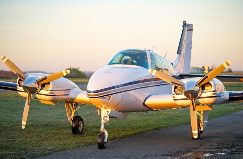Beechcraft Baron b-55