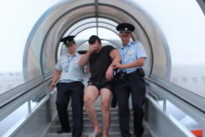 Пьяные дебоширы на самолетах