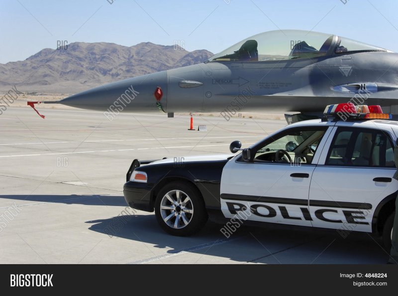 Самолет и полицейские АВТТ