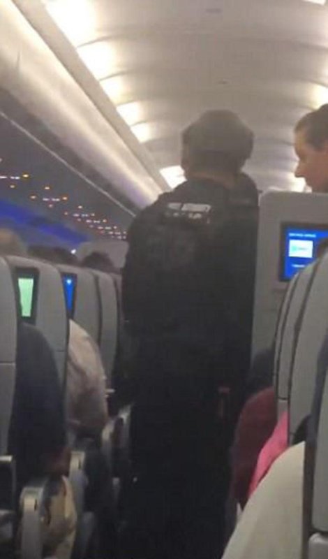 Полицейский самолет настоящий