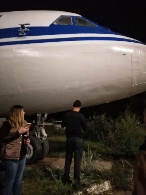 Самолет и аэропорт