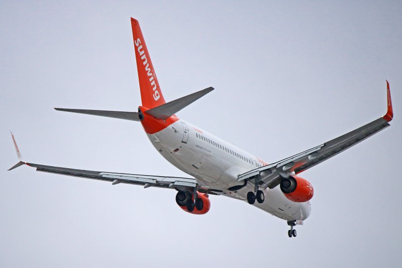 Боинг 737-800 сзади