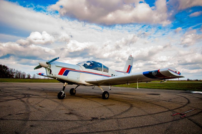 Zlin z-142