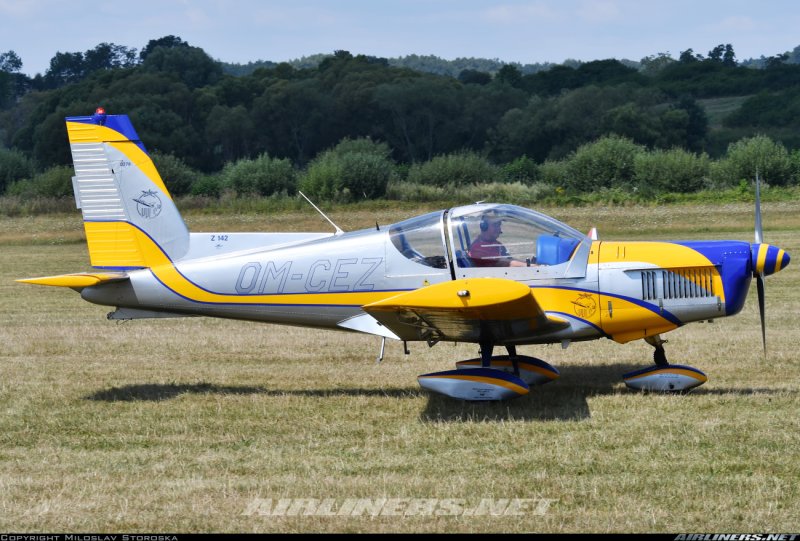Zlin z-142 ra-2884g