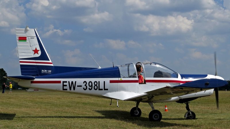 Zlin z-142 ra-2884g