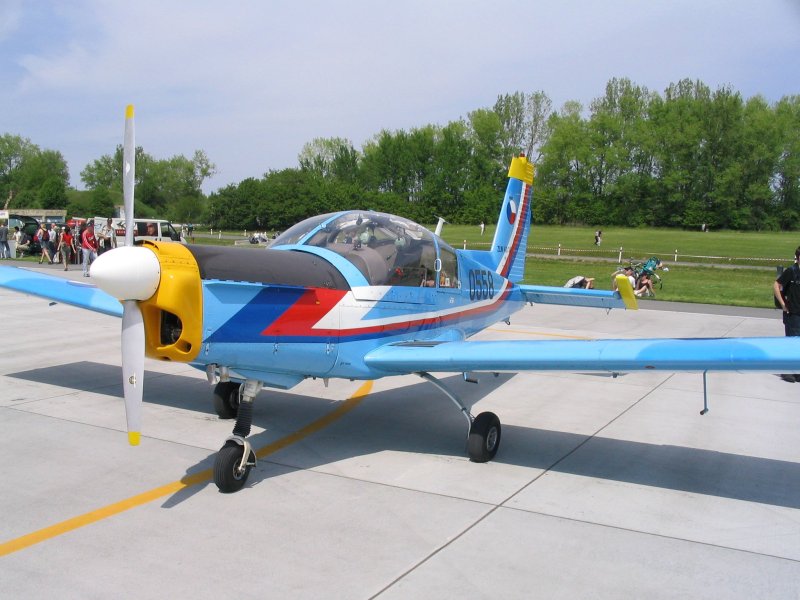 Zlin z-142