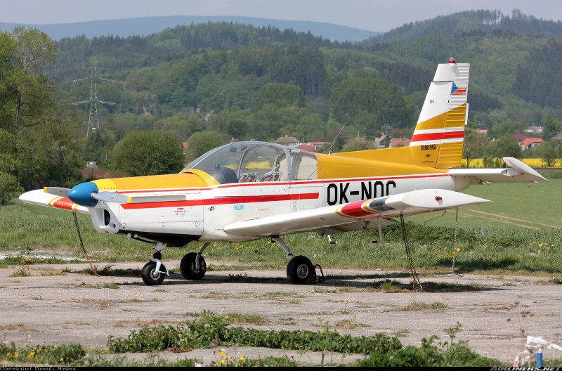 Легкомоторного самолета Zlin 142