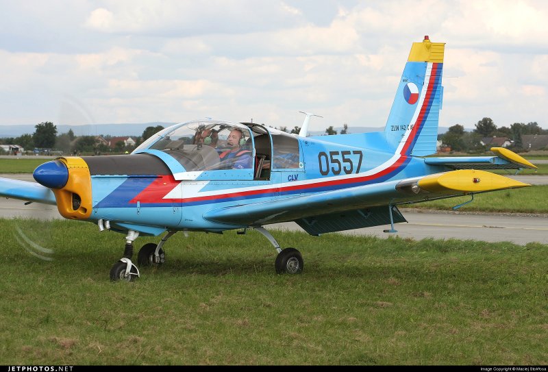 Злин 142 самолет