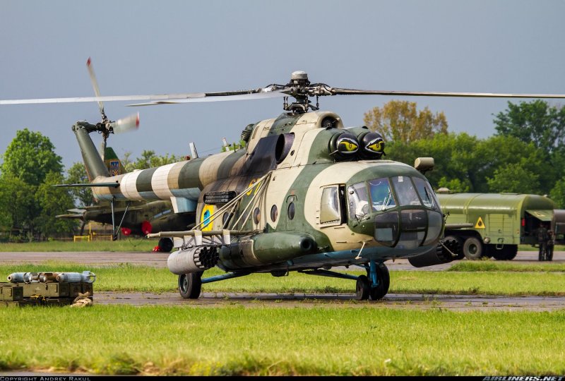 Вертолет ми 8 Украины военный