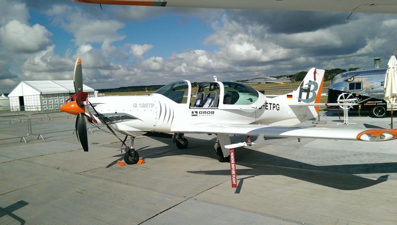 G120 TP учебно-тренировочный самолет