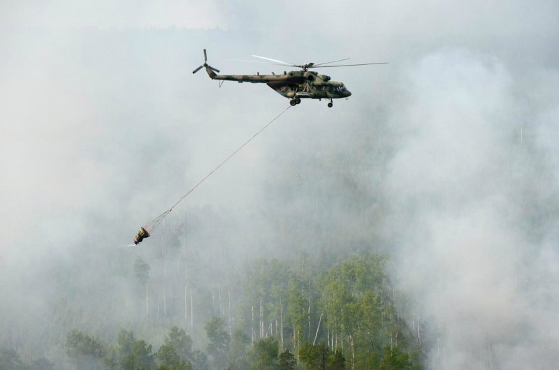 Ми-8 с на тушение лесных пожаров