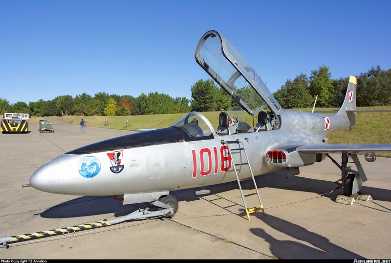 Самолёт TS-11 Iskra
