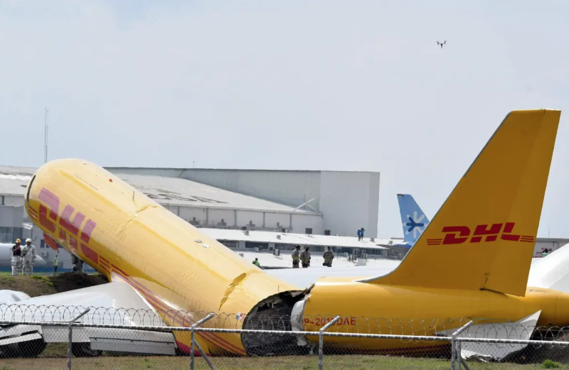 Грузовой самолет DHL
