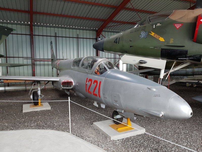 Самолёт TS-11 Iskra