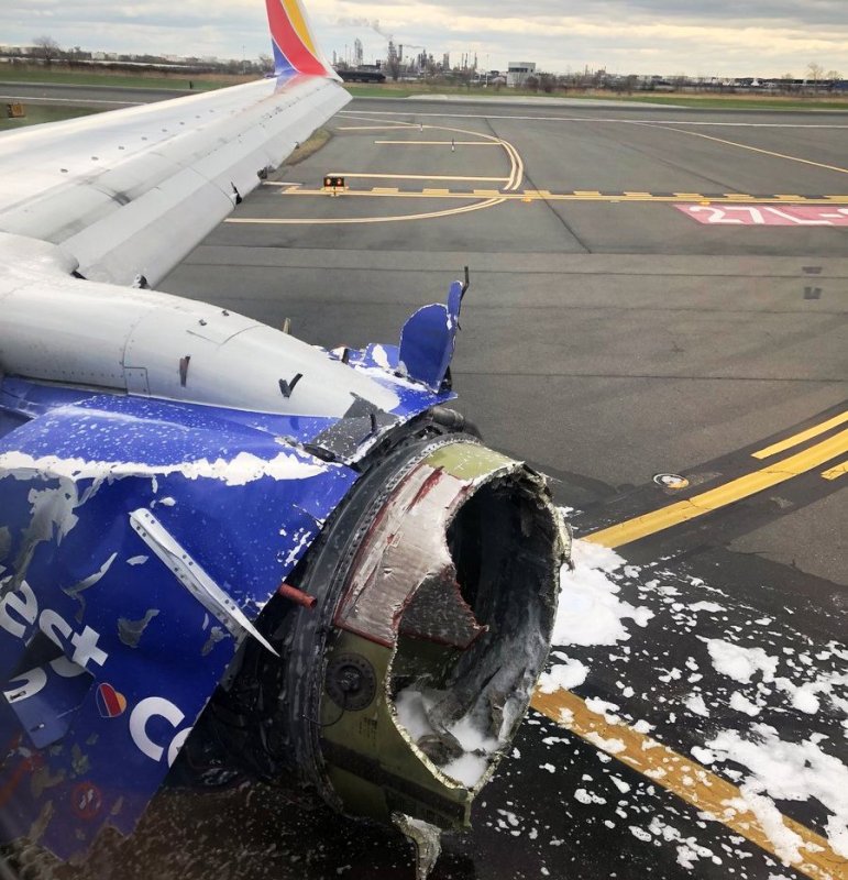 Двигатель самолёта Boeing 737