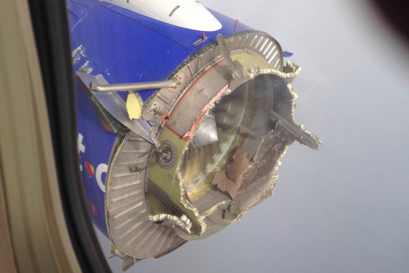 Разрушение двигателя Boeing 737 800