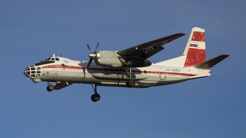 АН-30 пассажирский самолёт