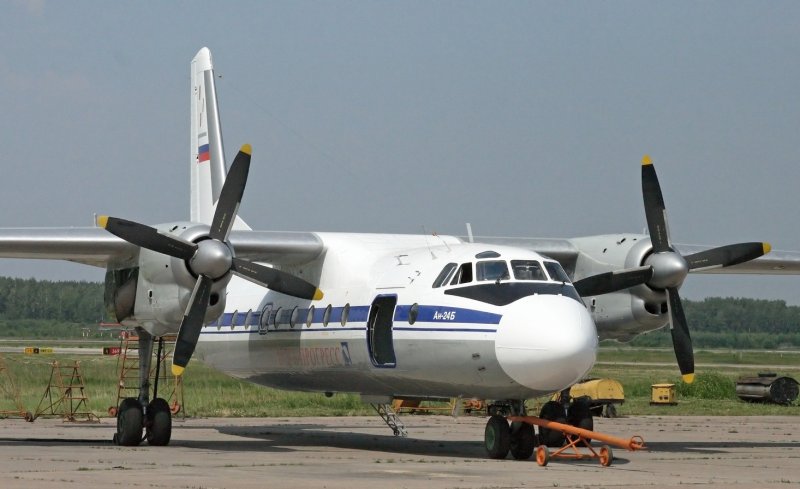 АН-24 пассажирский самолёт