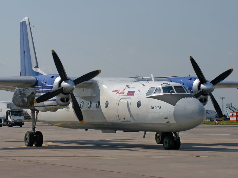 АН-24 пассажирский самолёт