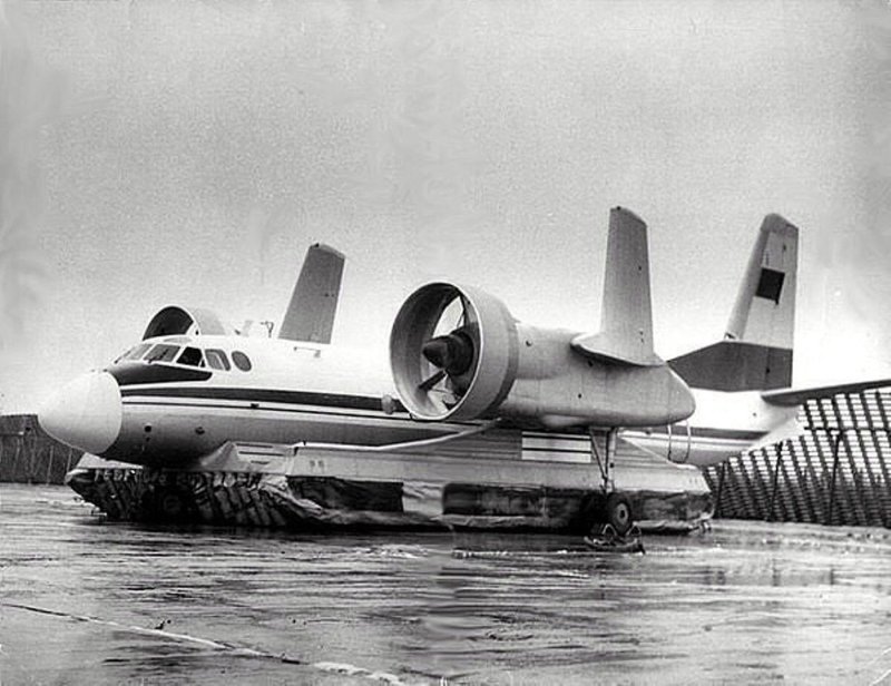 АН-24 пассажирский самолёт