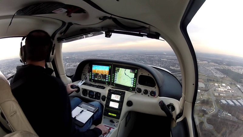 Cirrus SF 50 кабина