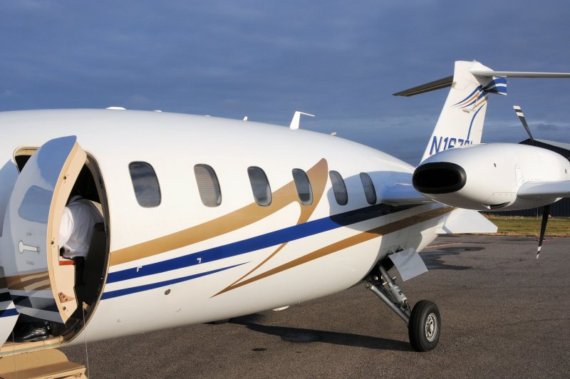 Самолет Piaggio p180 Avanti II