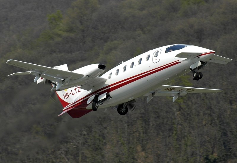 Самолет Piaggio p180