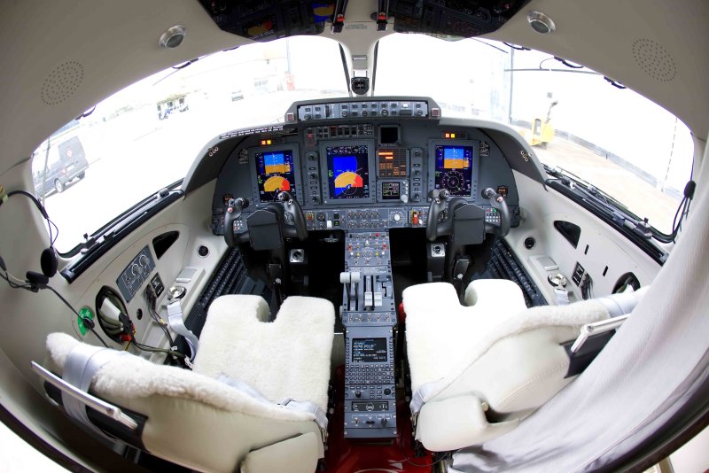 Самолет Piaggio p180 Avanti II