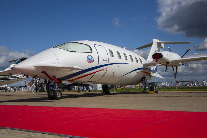 Самолет Piaggio p180 Avanti II