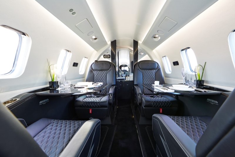 Piaggio p.180 Avanti салон