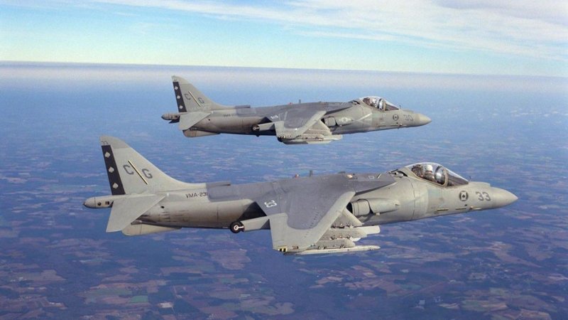 Самолет av-8b Harrier II