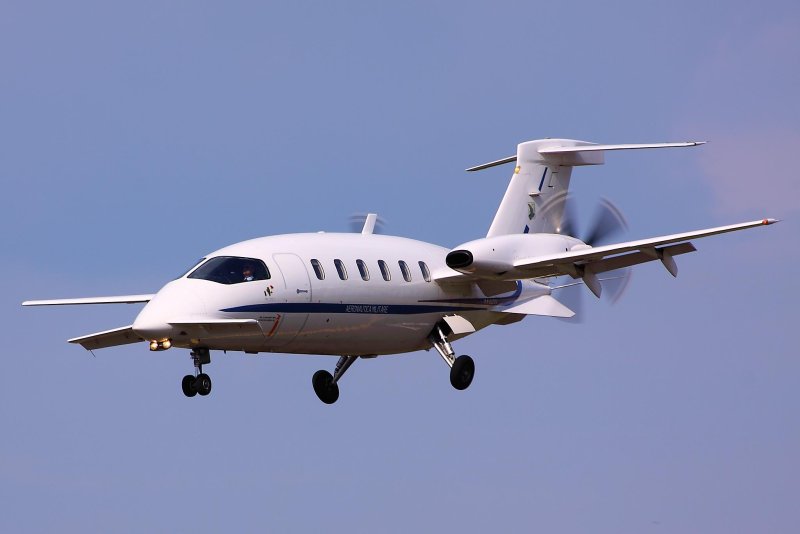Самолет Piaggio p180